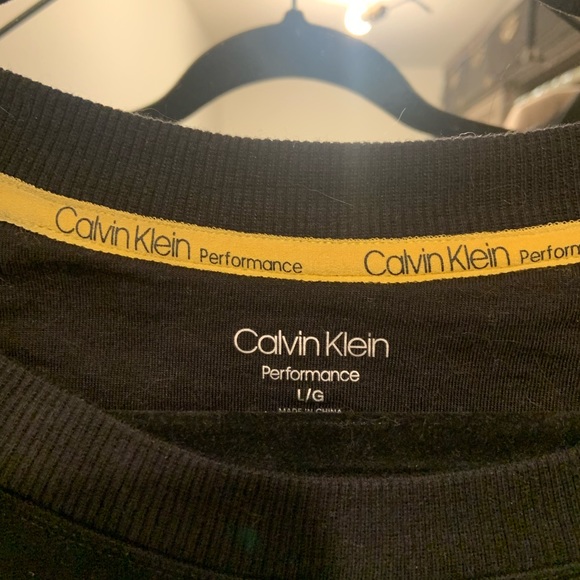 Calvin Klein Cropped Sweatshirt - Picture 2 of 3